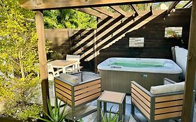 Hot Tub House On Golf Course! 10 Mins To The Beach